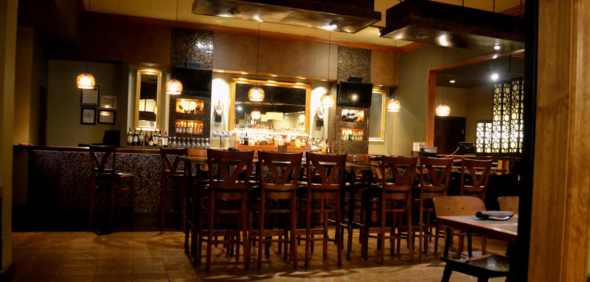 Bar Frescos Neighborhood Bar & Restaurant with Outdoor Dining in